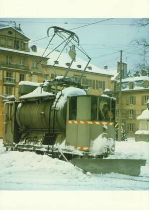 Arroseuse 301 en mode chasse-neige (portrait)