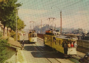 Motrices et remorque 64 ligne 7 au Rocher
