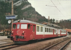 Train régional 313 n° 3972 à Noiraigue